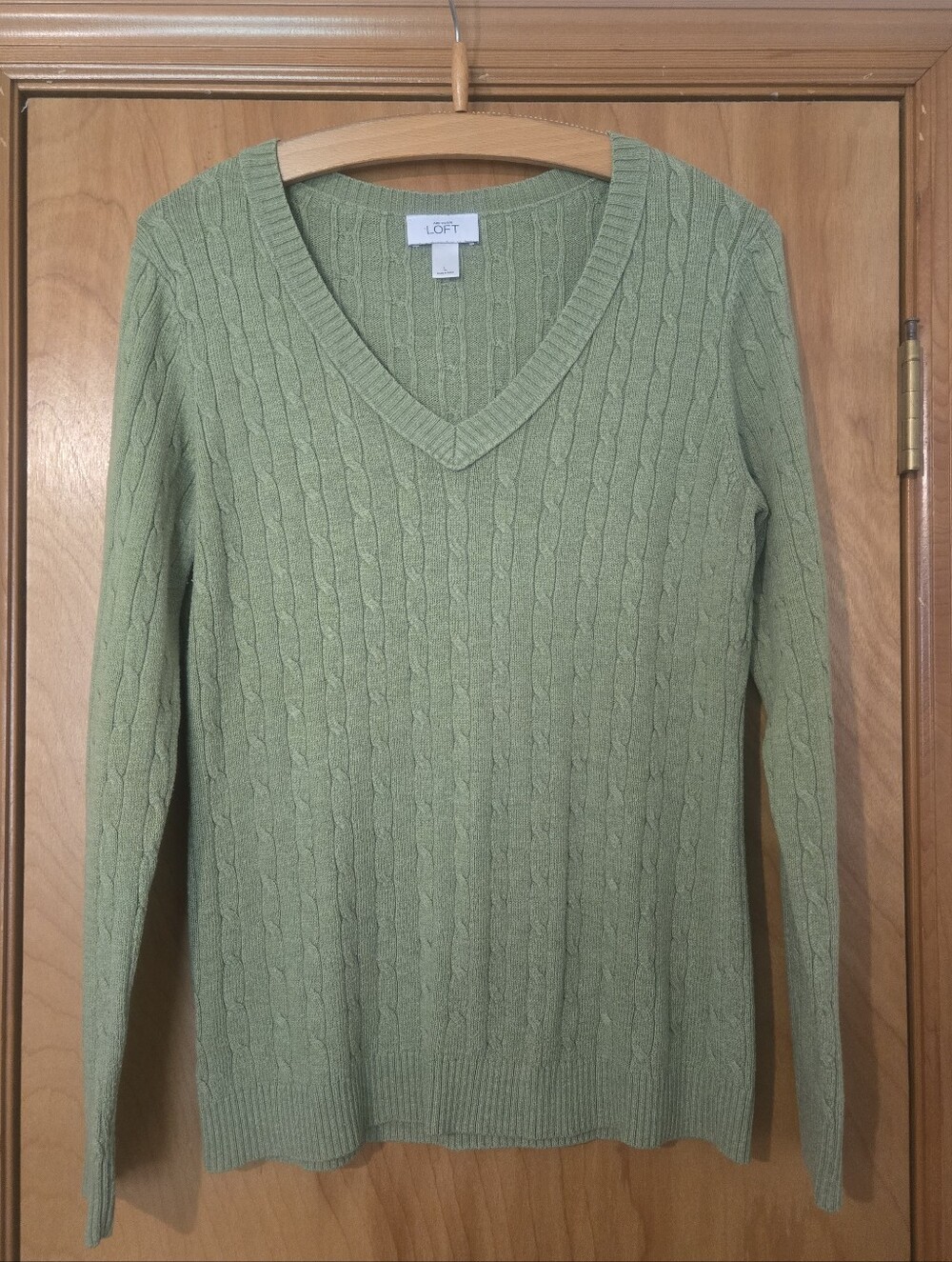 LOFT Sage Green Cable-Knit V-Neck Sweater Size L